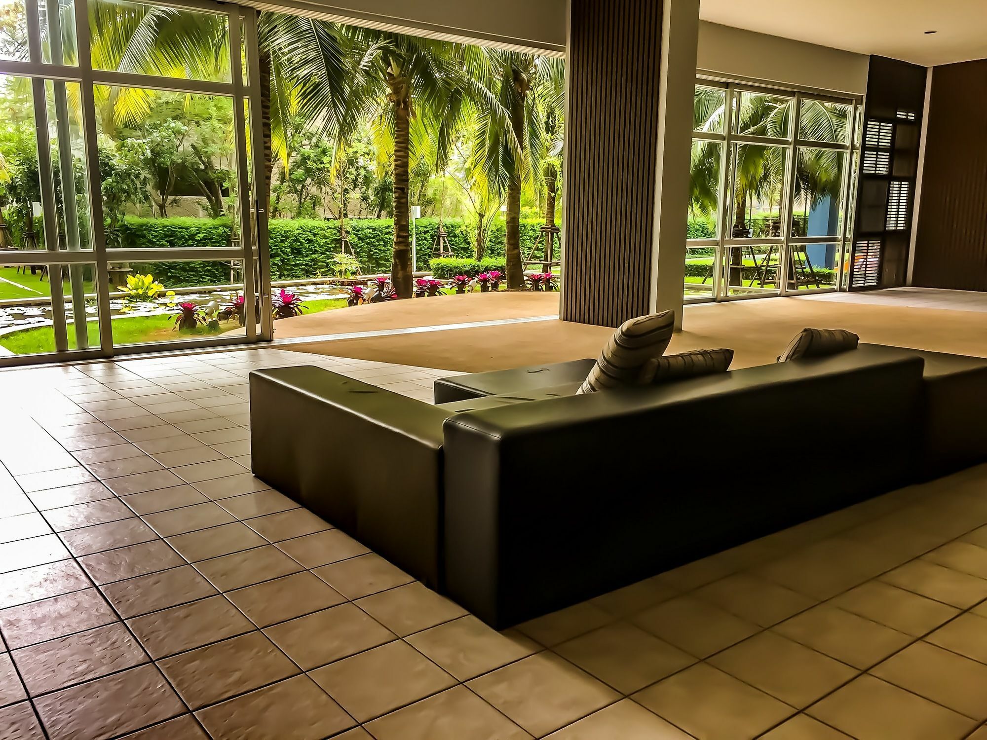 Lumpini Seaview Jomtien By Parikal Hotell Exteriör bild